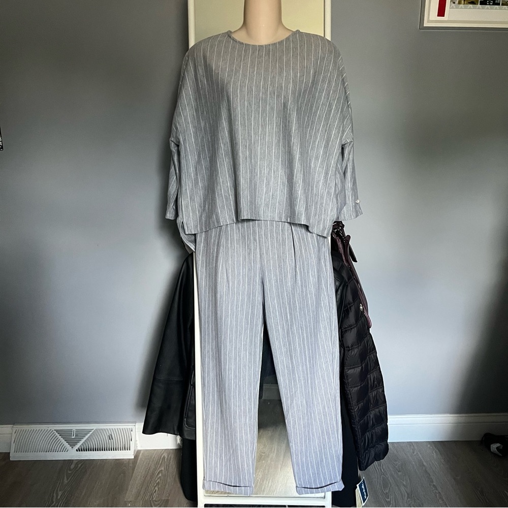Stradivarius Striped Set Size Small, Very Comfortable and Trendy, Pearl Details